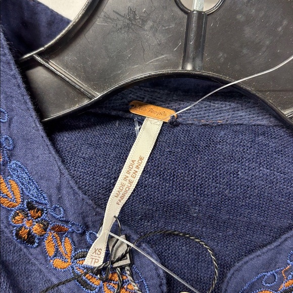 Free People Sundance Kid
Western snap front embroidered Henley blue shirt  xs - Picture 9 of 13